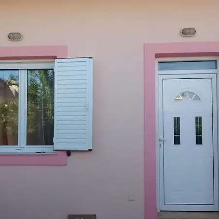 ήσυχο οικογενειακό σπίτι. בית נופש *