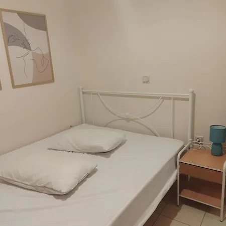 ήσυχο οικογενειακό σπίτι. אסטרוס