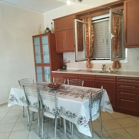 ήσυχο οικογενειακό σπίτι. בית נופש