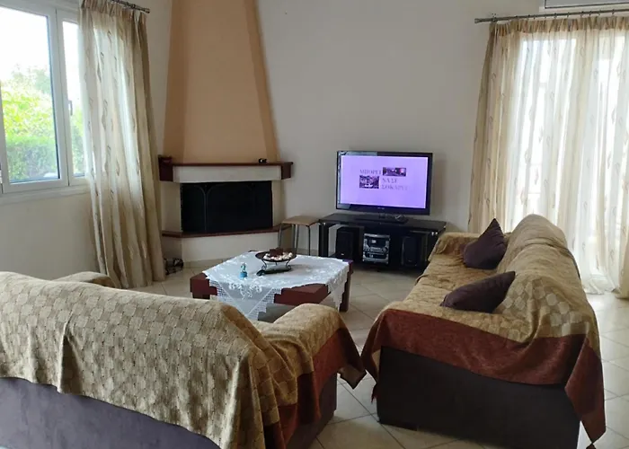 Feriehus ήσυχο οικογενειακό σπίτι. Astros